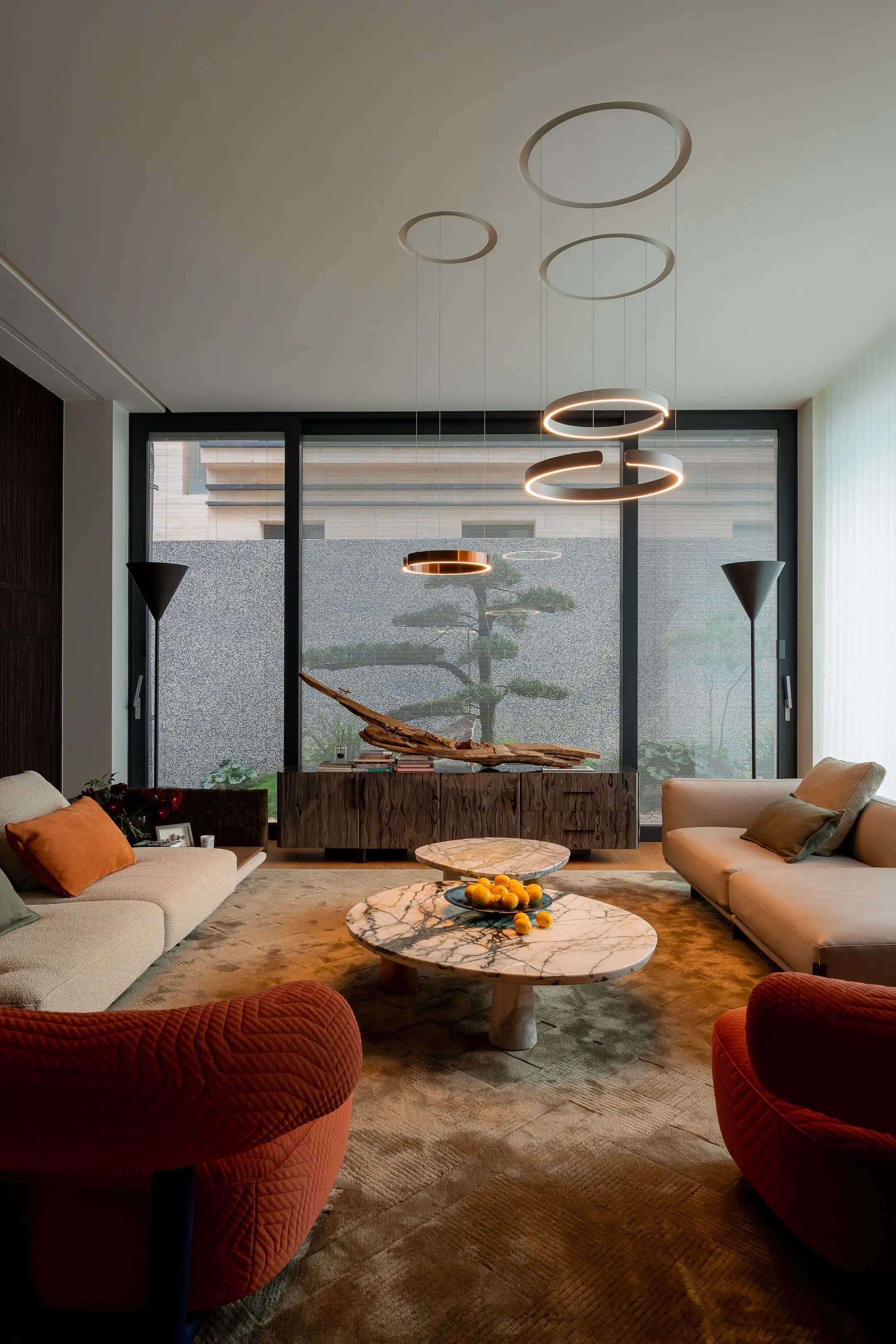 昆明别墅天花板在老钱风客厅等一场西山日落。昆明老钱风别墅全案设计曝光！...