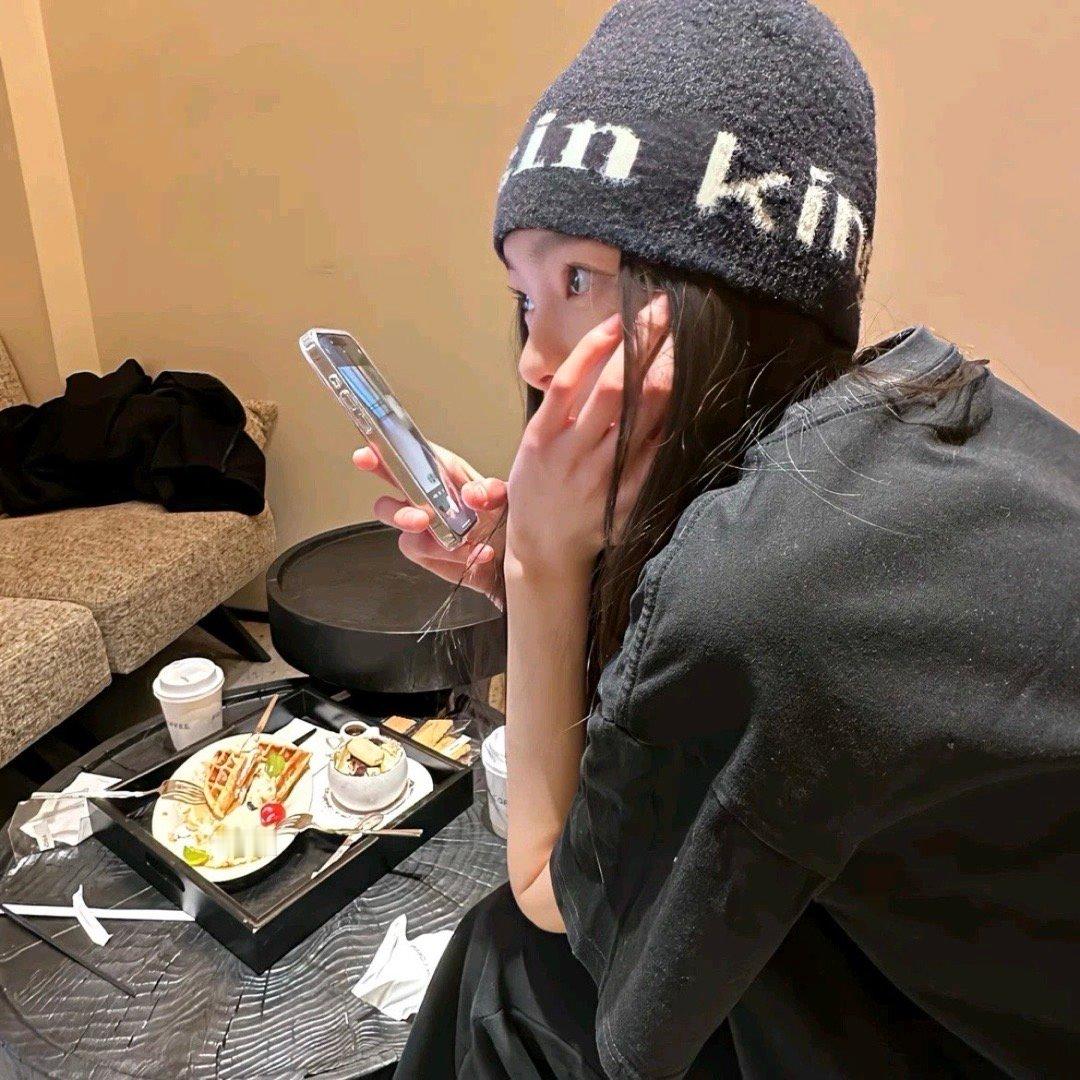 我欠自己太多太多了，欠自己一个安稳的觉，欠自己一顿好的饭，欠自己一个好的学业，欠
