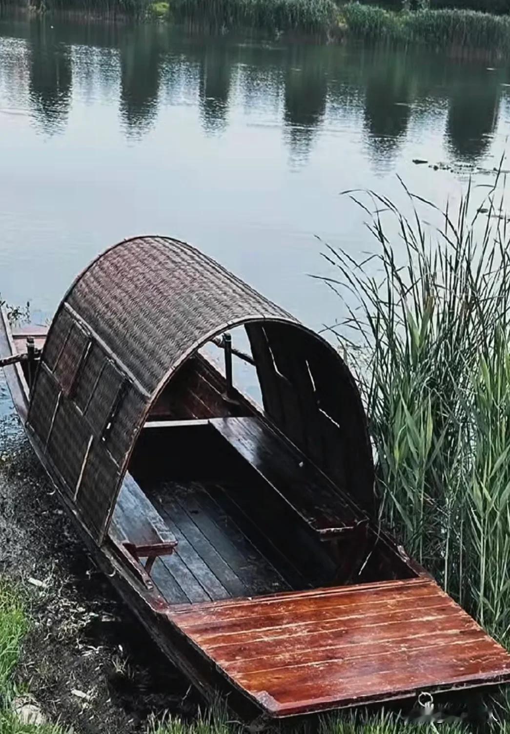 一个人最大的能力就是静。
·一、情绪静。不怕被人挑拨，别人再怎么煽风点火，你也能