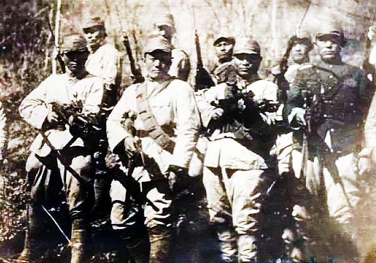 1940年，师长夫人叛变投敌，六名女兵与师长壮烈牺牲。
 
这段藏在东北抗联史料