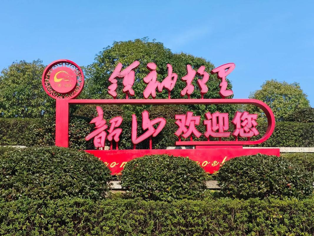 下联：
日月同辉爱无穷

夏日生活打卡季