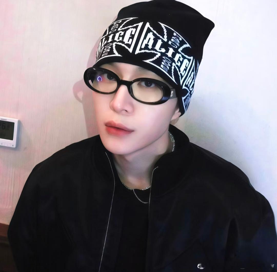 范丞丞 fcc范丞丞了不起的夜晚fcc范丞丞扫黑拨云见日