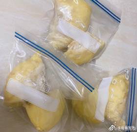 吃完的榴莲别急着扔榴莲果肉备受喜爱，果壳却常常被忽视，吃完之后先收好外壳，简单处