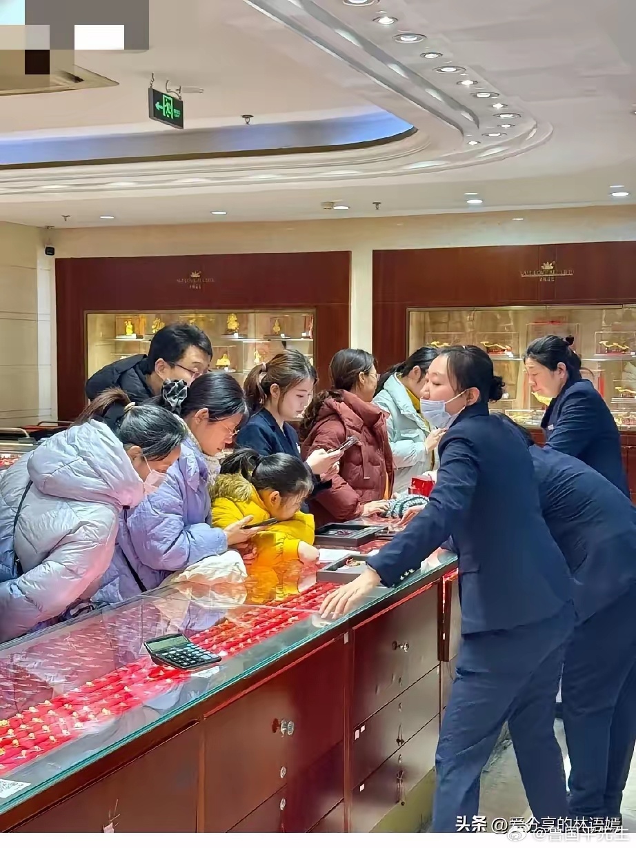 高中的学姐称她反正不愿再在金店干下去了，今日就给我揭露金店的大骗局。听完后我都不