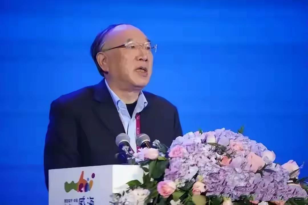 曾经有多耀眼，现在的消息就有多让人痛心！
​他曾是万众瞩目的“明星官员”：学识渊