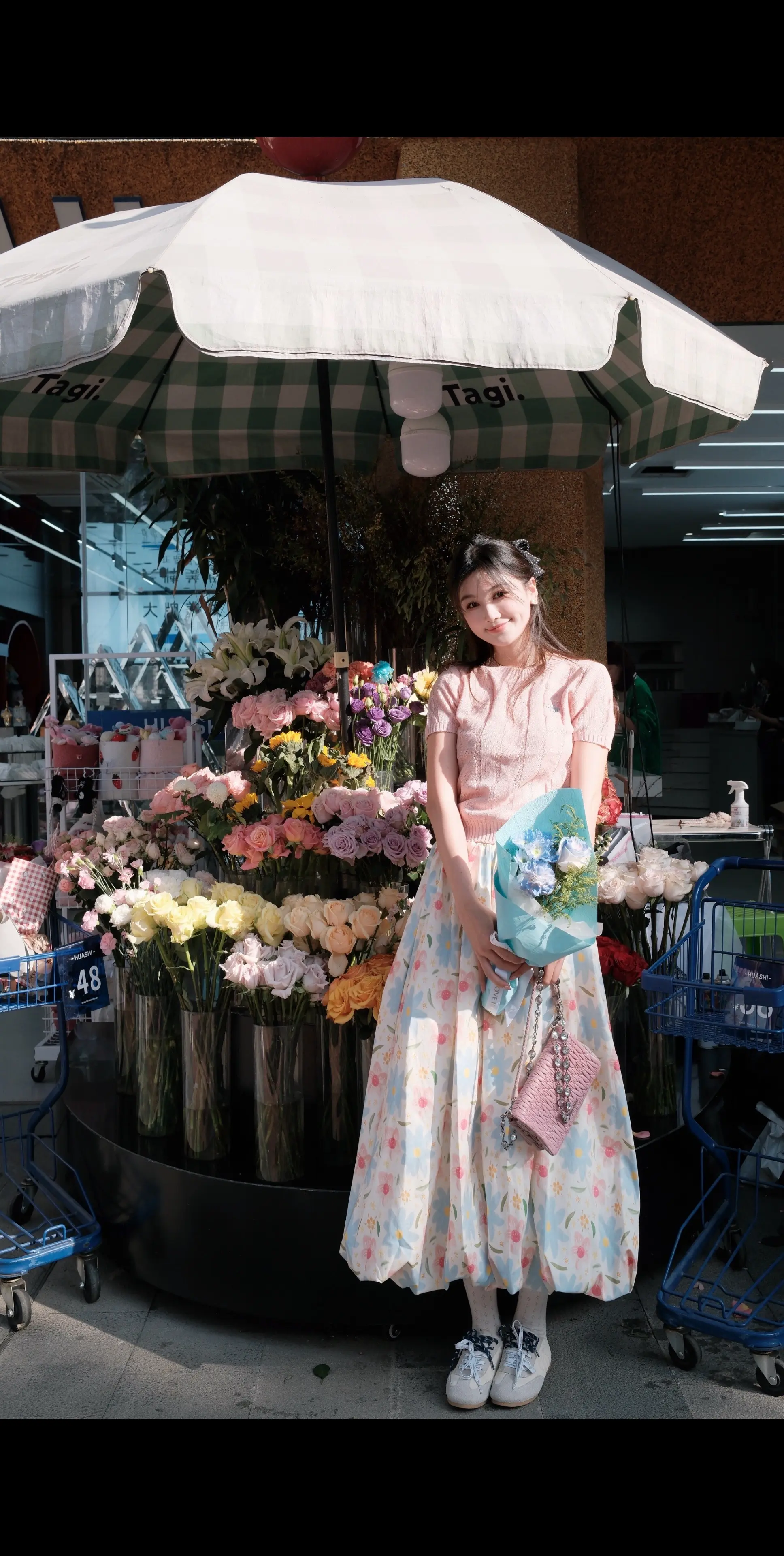 那天我经过一片花园 可是你不在。