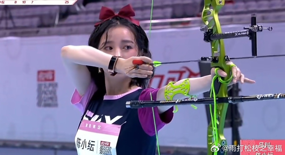 陈小纭当年射箭场上的清冷美人陈小纭2020年参加《超新星全运会》射箭项目，蓬松卷