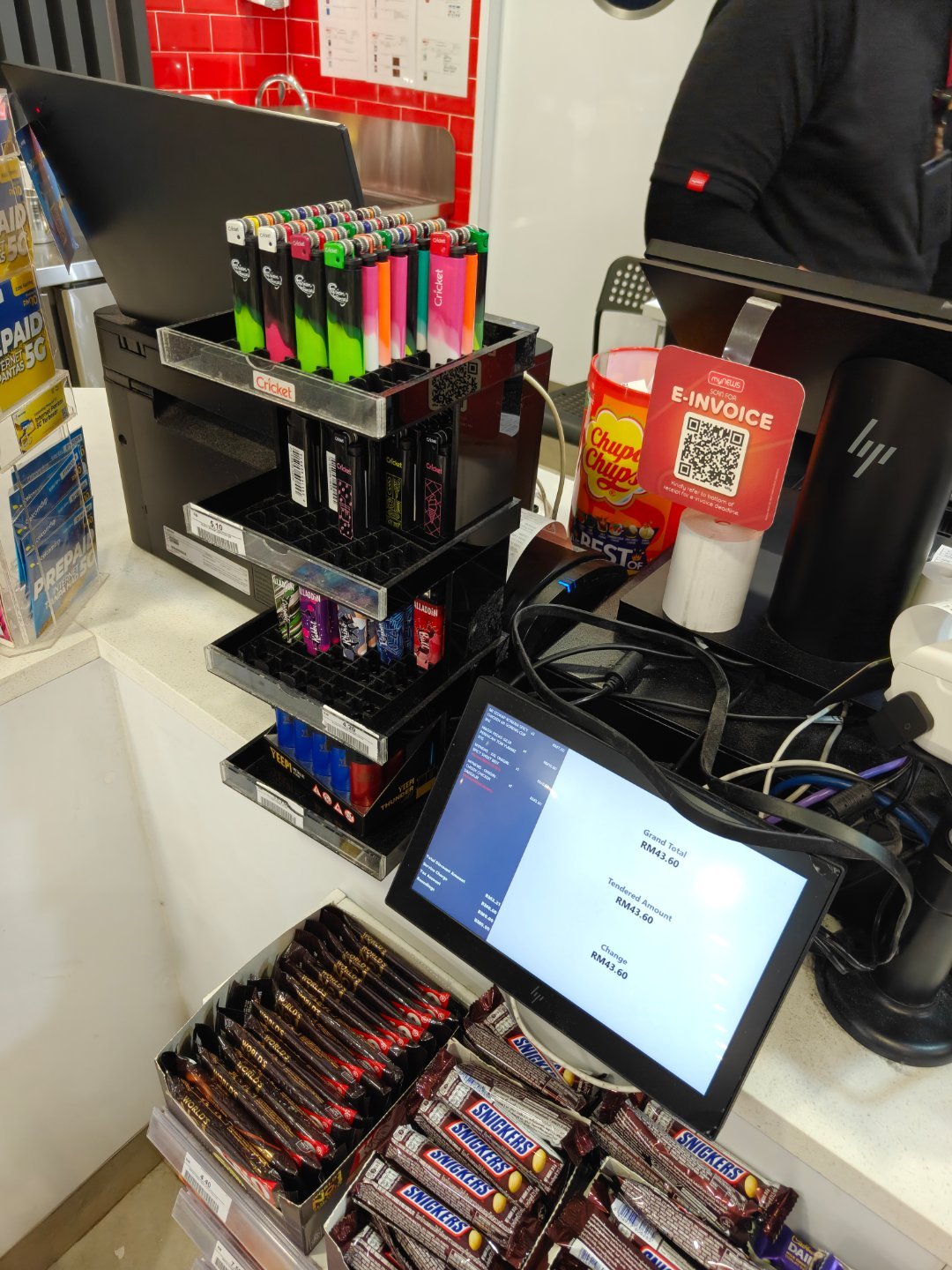 飞了5小时 终于落地上海！回国真好，已经开始期待本地美食了另外我想问一下为什么吉