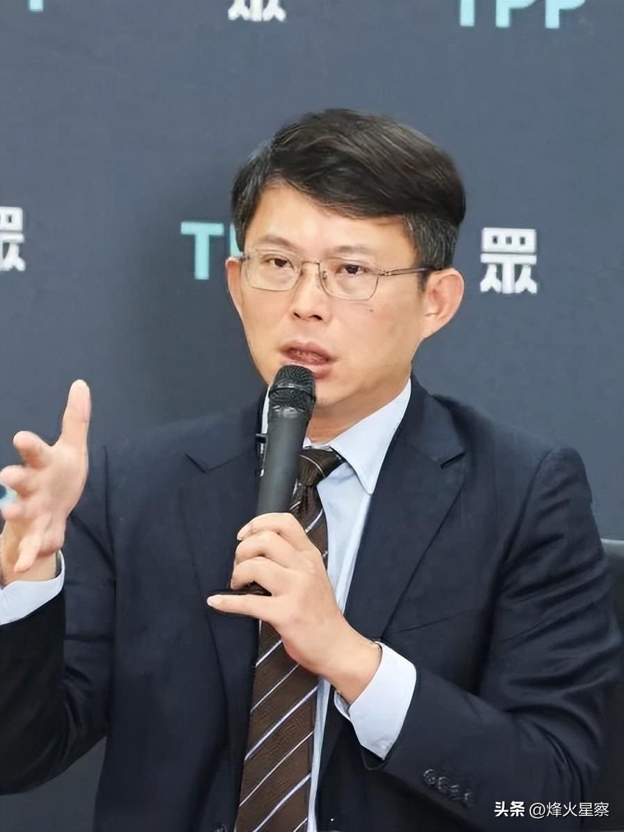 这一步棋，打的是什么算盘？这两天，台湾民众党主席黄国昌做了一个岛内政坛少见的决定