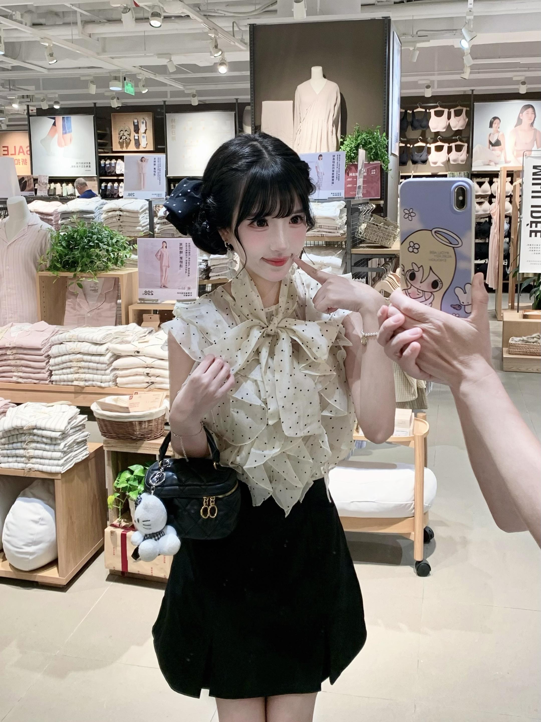 我是不会放弃日系穿搭的🖤。好优雅千金 波点太喜欢噜