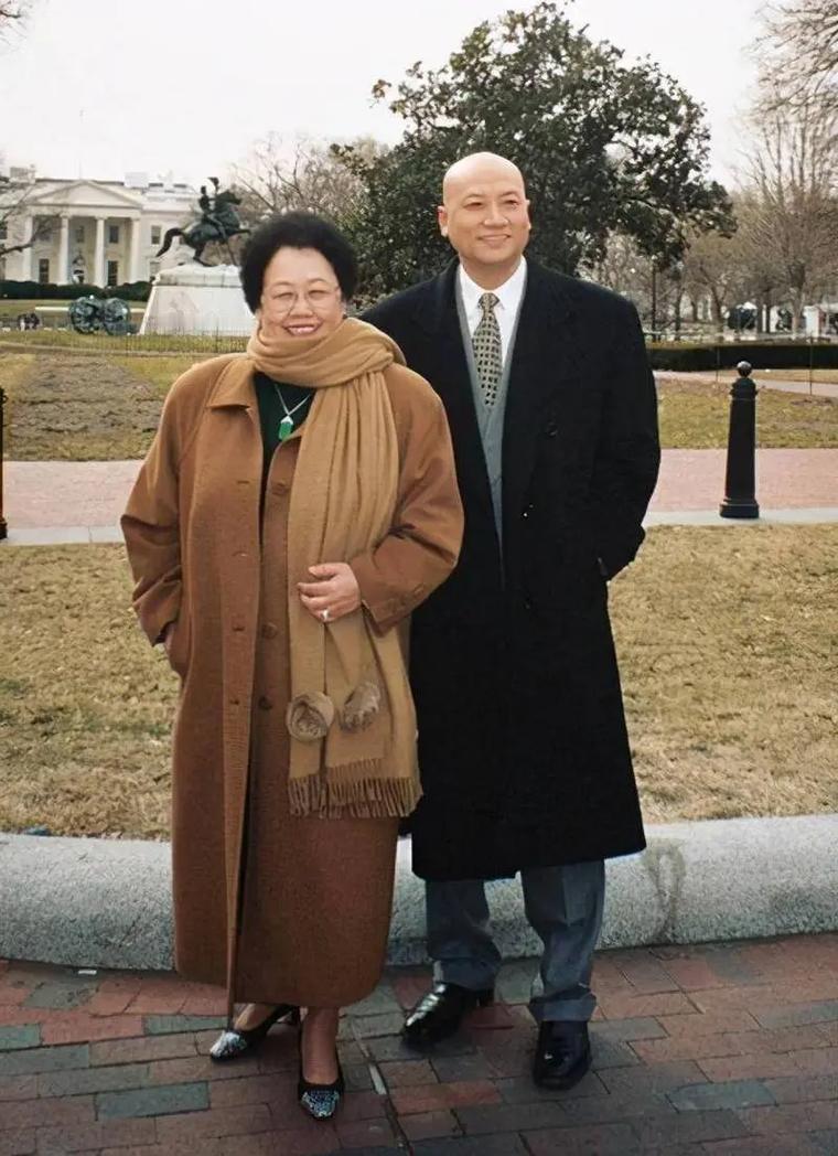 “猪八戒”扮演者马德华透露：迟重瑞心里很难过。

相守36年的妻子陈丽华走了，8