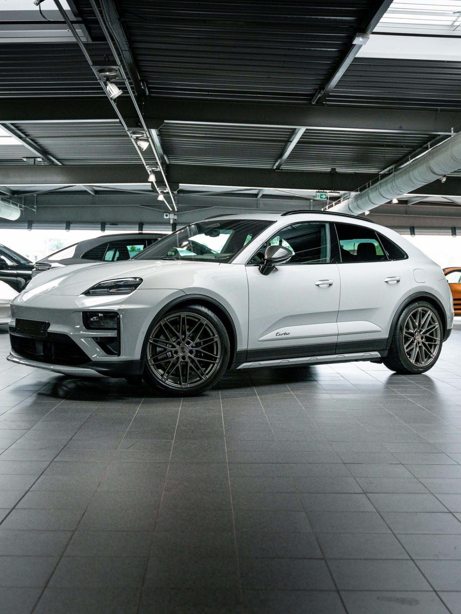 保时捷Macan Turbo 灰外黑内 ​​​