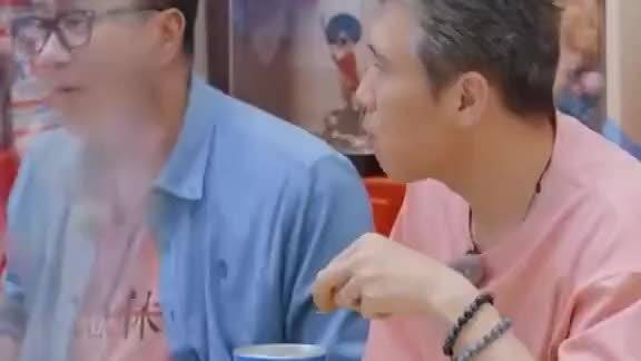 蒋诗萌给胡军李乃文安利汉堡减肥法，搞得我都想吃汉堡包了 ​