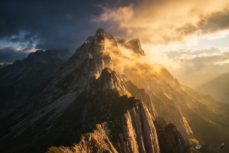 吃透这十个人情世故，注定不会活的太憋屈！
 
1. 别总做有求必应的老好人，你的