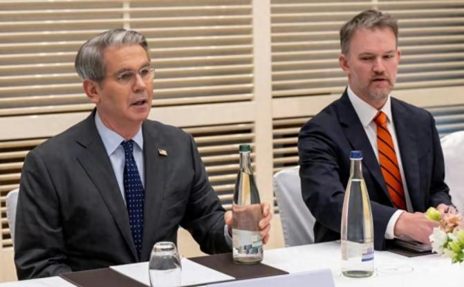 一场在吉隆坡关了门谈了10小时的谈判，结束之后没有联合记者会，没有签字仪式，但懂