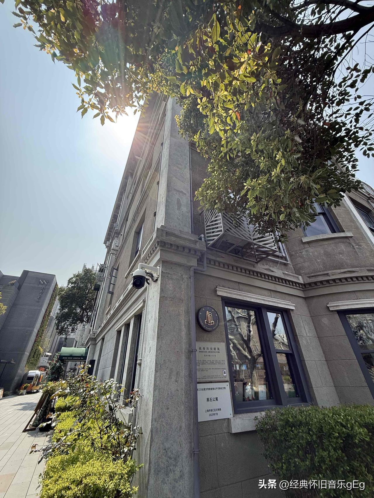 🌹春日漫游，与美好撞个满怀🌹

天气好到犯规，和先生打卡了藏在黑石公寓里的百