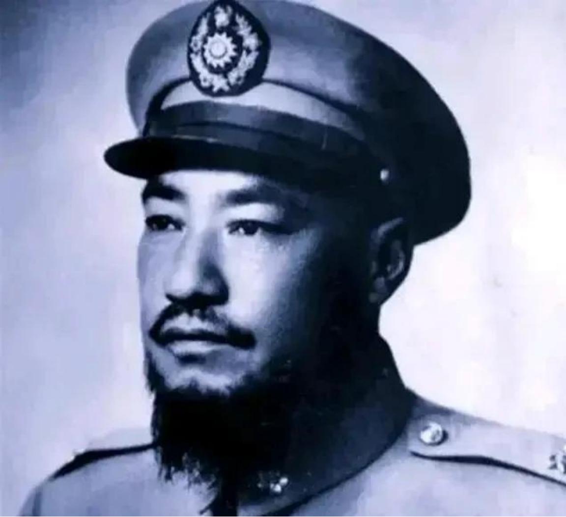 1958年，青海“土皇帝”马步芳偷偷在亲侄女喝的水里下了药，扒光她的衣服后，迫不