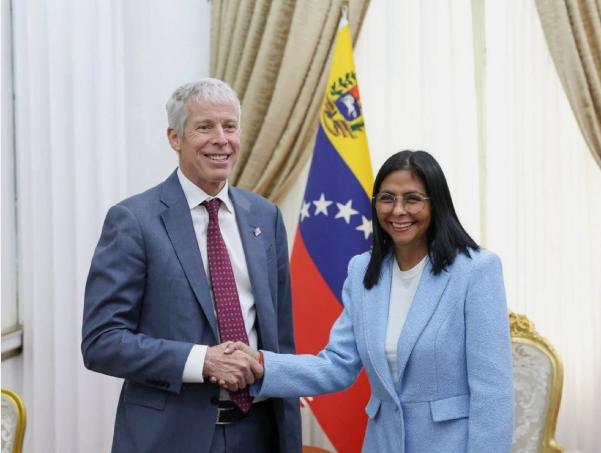 这才是一箭双雕，委内瑞拉代总统罗德里格斯，以叛国罪、间谍罪、泄露国家机密，以及失