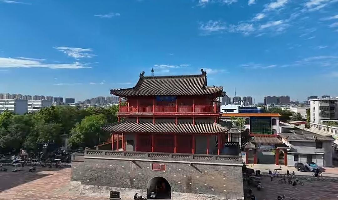 新邢台一飞冲天

太行侧旁古邢州
三千沉淀早积厚
等的泉来秀满眼
千湖嵌城润流眸