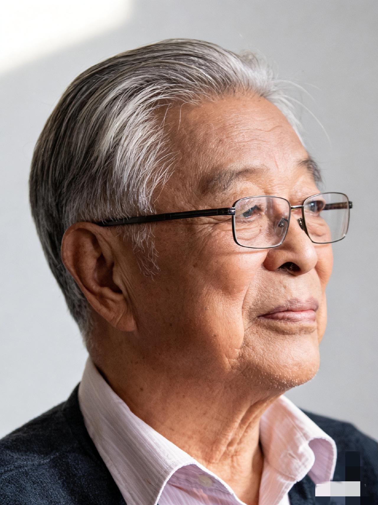 ​盘活烂厂年缴税千亿！
老爷子只认400万奖金，
这波操作看哭无数人
法庭上，老