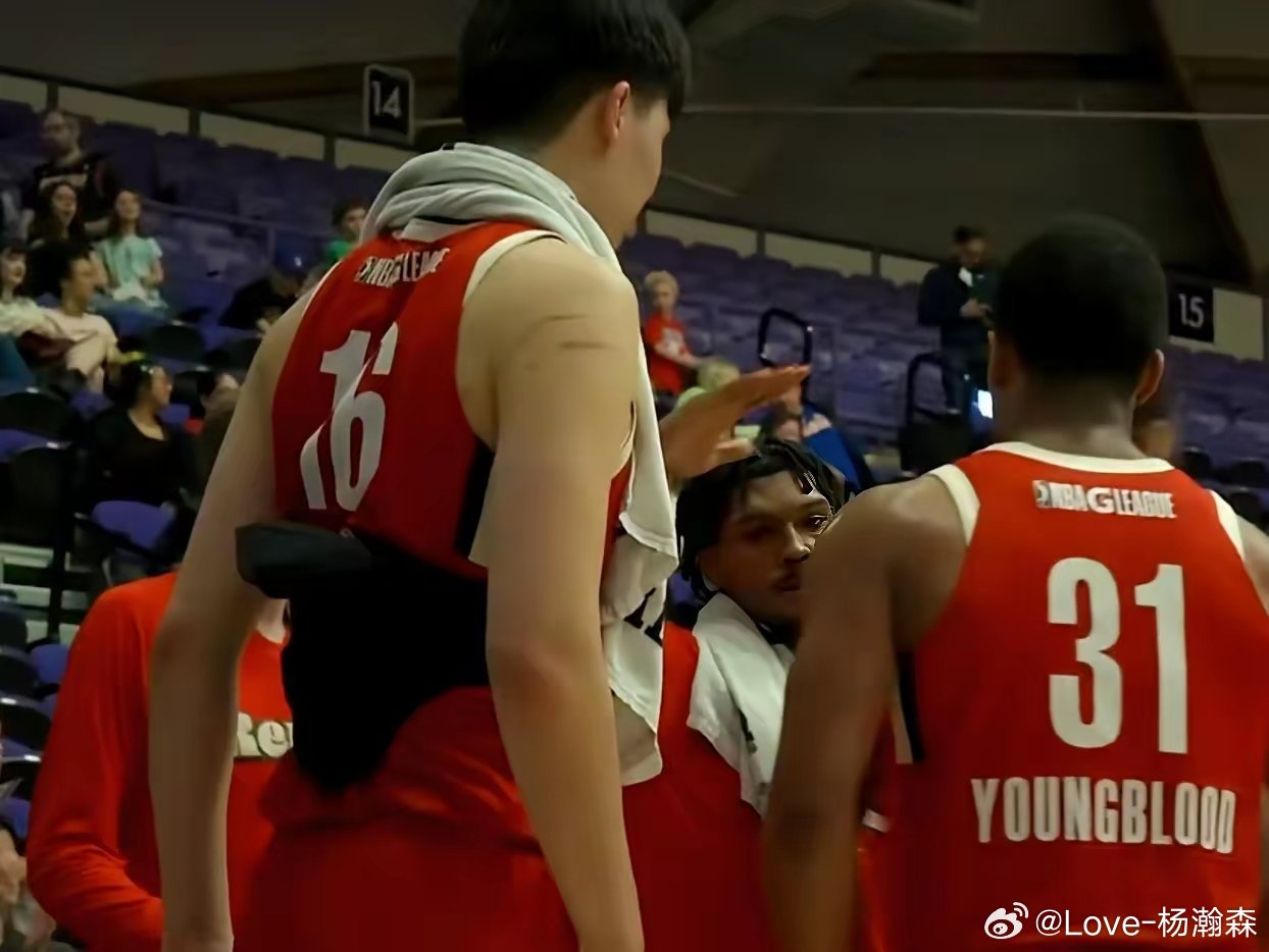 杨瀚森 昨天杨瀚森出场29分钟30秒，拿下了21分9篮板6助攻的数据。今天背靠背