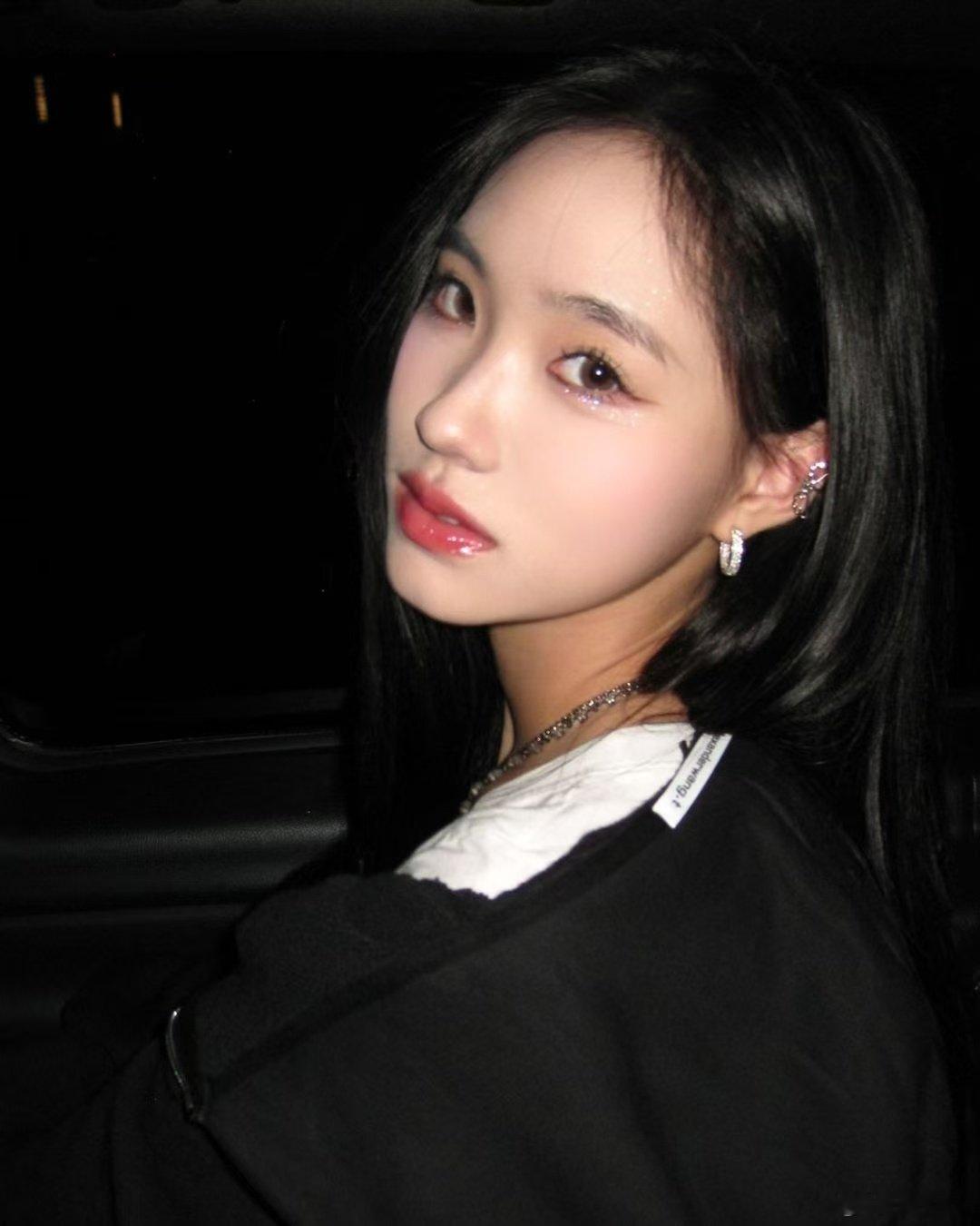 #小S二女儿怼脸拍# 小S二女儿怼脸拍，这个颜值在星二代还是挺能打的吧！#小S二