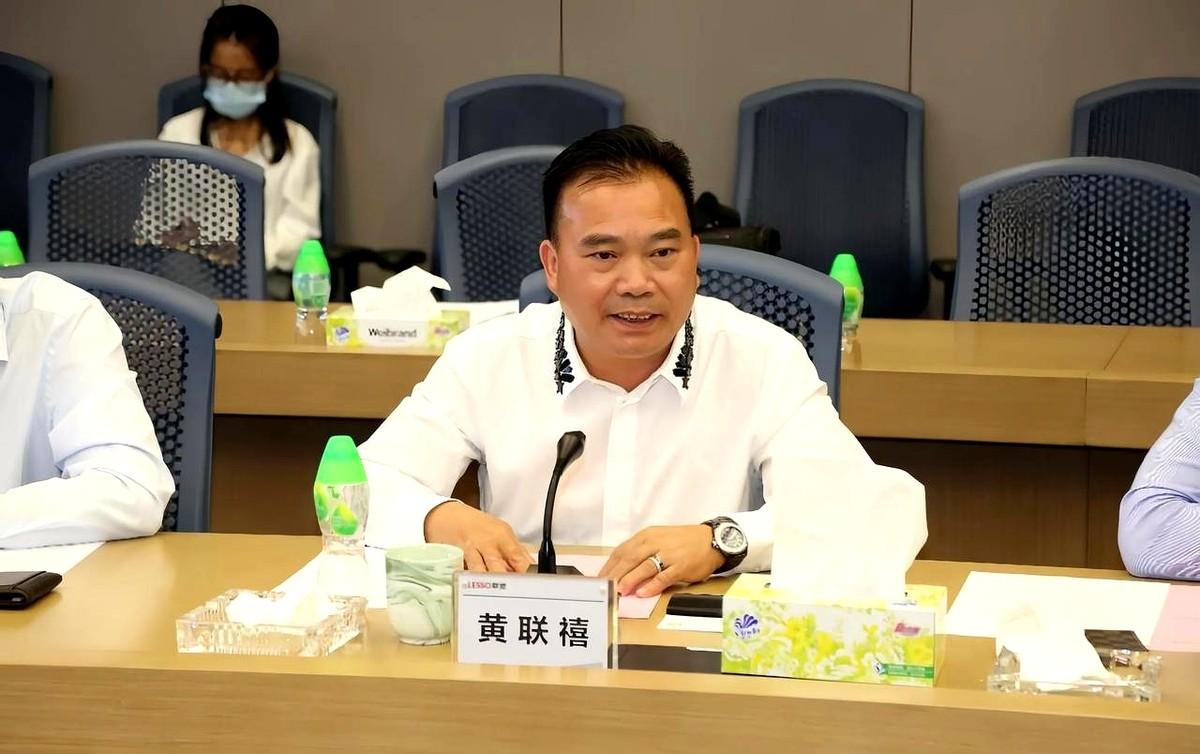 这就是号称广东佛山现金流最多的几位老板之一！

他就是联塑集团董事长黄联禧，联塑