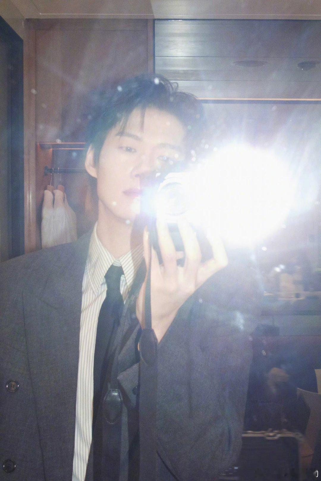 魏大勋尖叫之夜对镜拍魏大勋尖叫之夜对镜自拍魏大勋尖叫了尖叫之夜出图