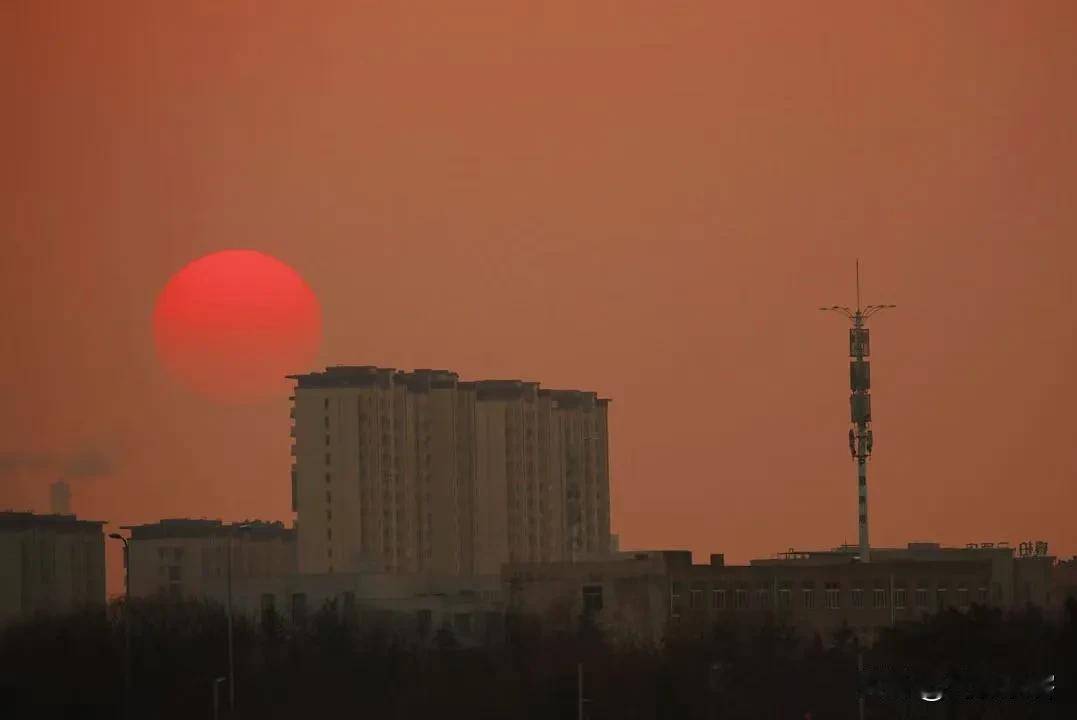 早晨拍了2025年第一个旭日，当然必须拍2025年第一个夕阳了。有始有终只是我做