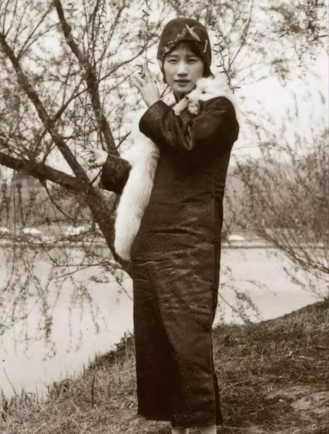 陆小曼晚年结局令人唏嘘，和翁瑞午同居三十年，吸食鸦片牙齿脱落，死后骨灰竟没人认领