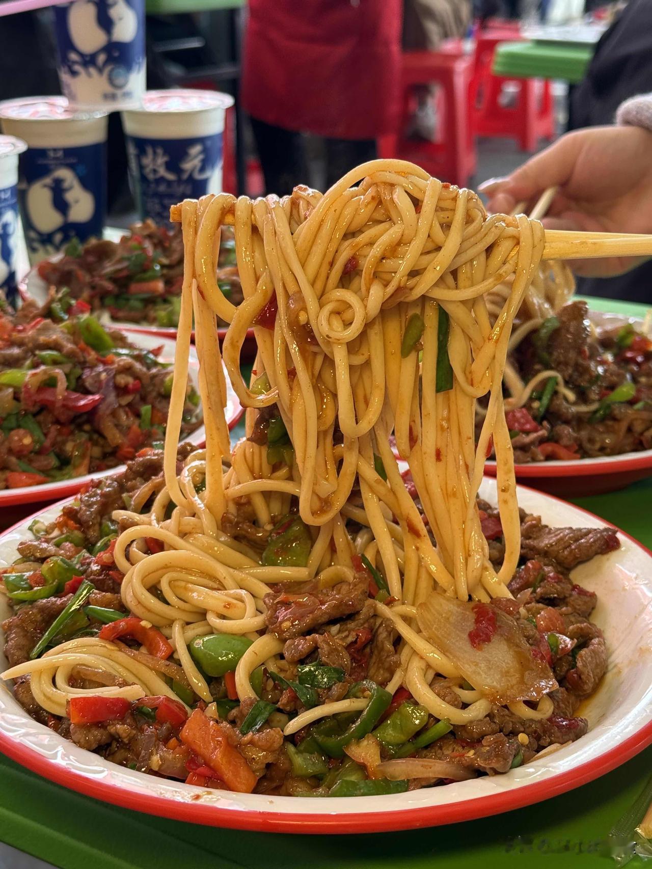 乌市拌面传说店！有人夸有人说
千人千味，从不用强求

在乌鲁木齐吃了多年拌面，心