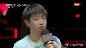 孙颖莎赛前临时受访尽显从容，卫冕冠军心态沉稳。她表示，世界杯参赛选手均为各洲际冠