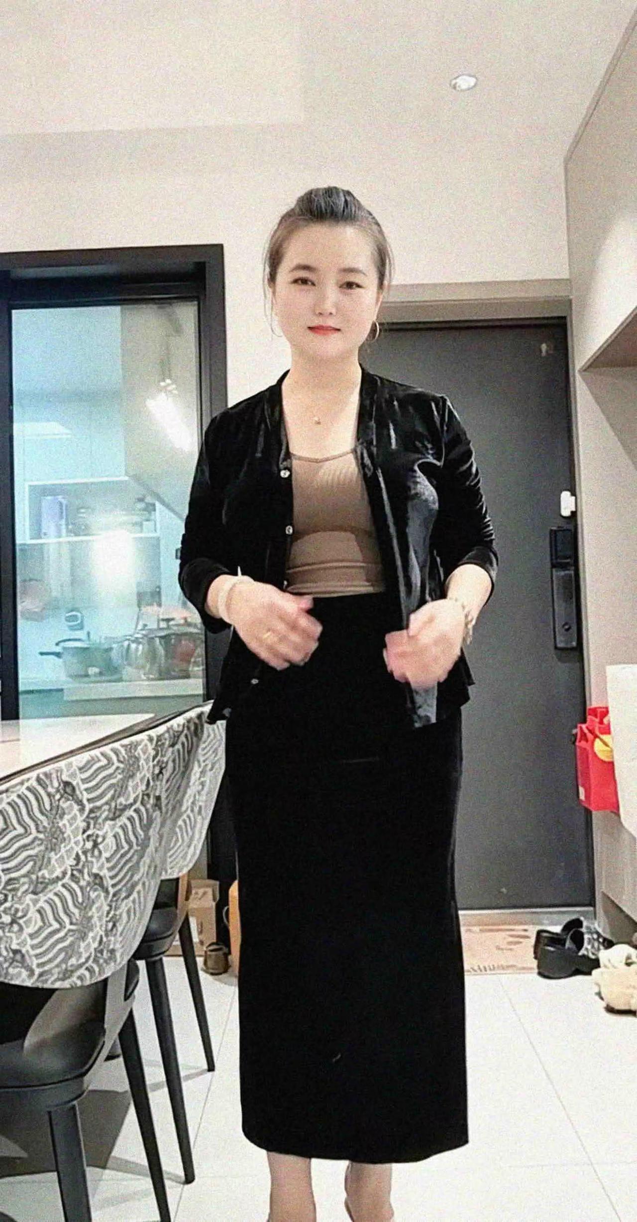 马路玻璃、电梯镜面，全是我的舞台。