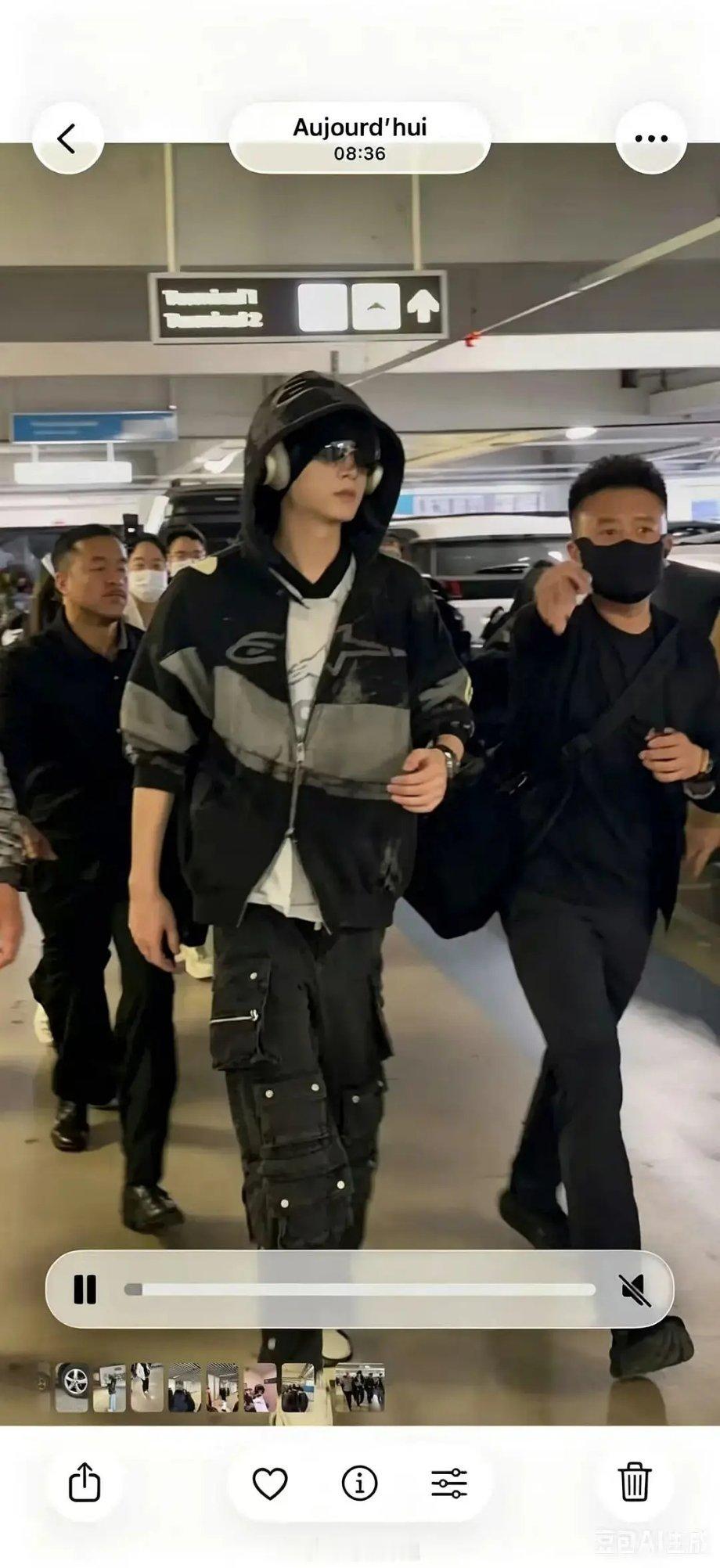 田栩宁机场到达状态咋评价？坐十几个小时飞机后也好松弛啊田栩宁接机直播