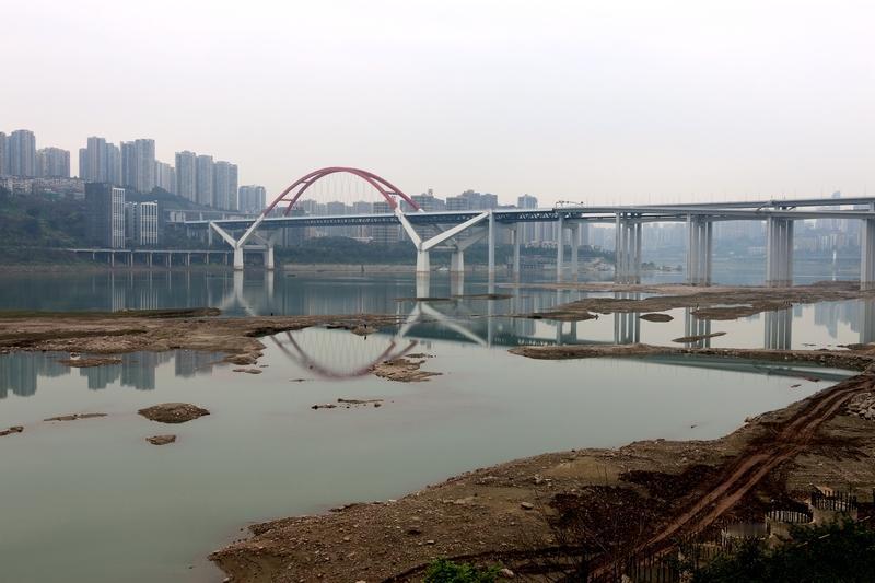 湖南石门县渫水河暴发山洪，一大桥引桥桥面出现断裂 乡政府：未造成人员伤亡，已交通