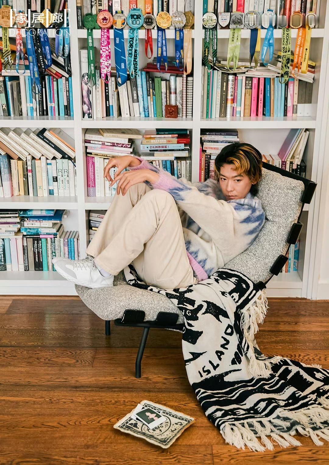 姜思达家庭故事美神的家姜思达的家像一本鲜活的生活日记，复古壁纸与现代家具碰撞出独