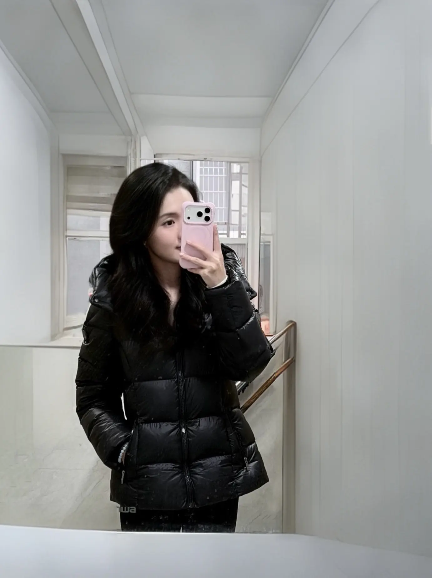 我才二十多岁 自信独立 正是爱现的年纪 我如此的大好年华 我不爱漂亮 难道爱你吗