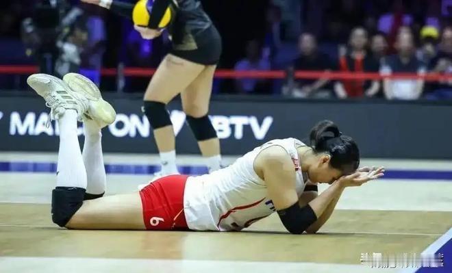 还没揪心完男足，这又开始揪心女排了！

这次亚洲女排联赛，中国女排2-3不敌泰国