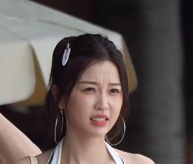 这颜值真的……所以不靠资源背景连一年级这种综艺节目和重要女配or小制作女主都演不