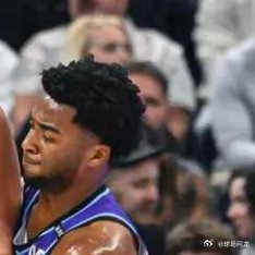 北京时间4月2日NBA 常规赛，犹他爵士对阵丹佛掘金。半场爵士54-68掘金，最