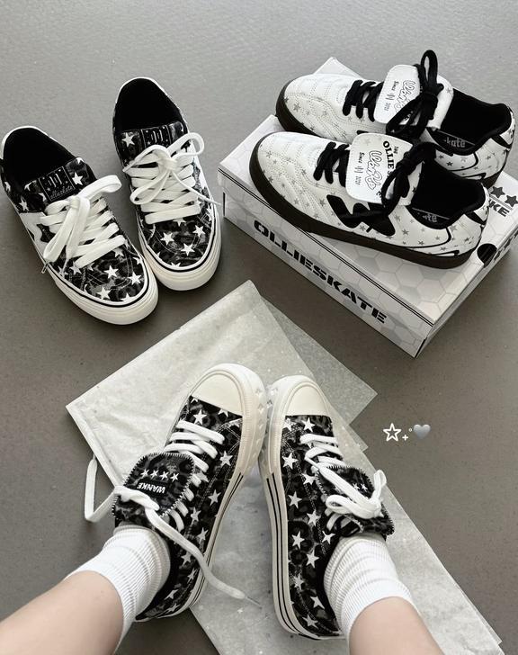 我尊嘟拒绝不了星星☆₊🩶
黑白星星系列来咯～三种不同鞋型👟
📓黑白灰才是百