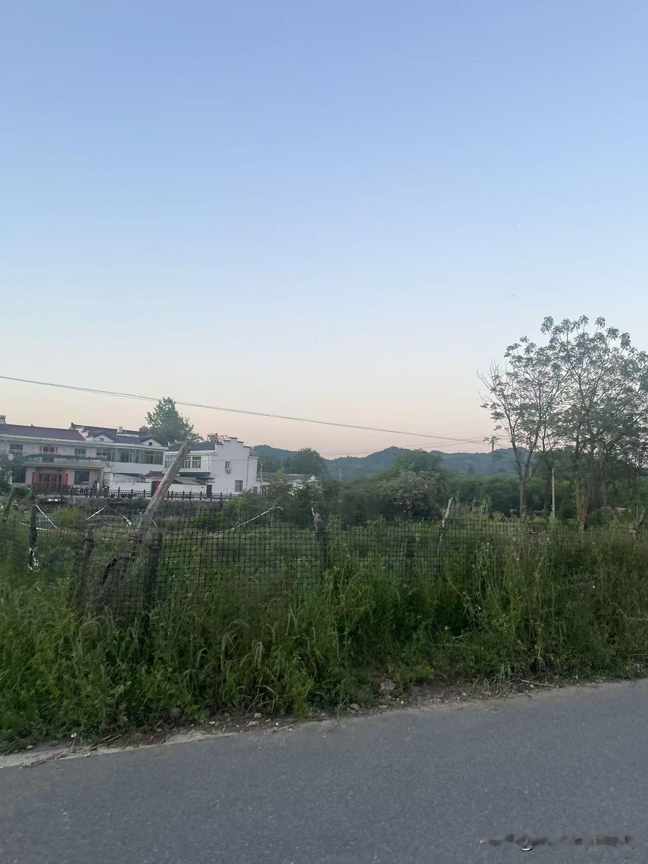 吃过晚饭没事就喜欢溜达，散散步挺好的