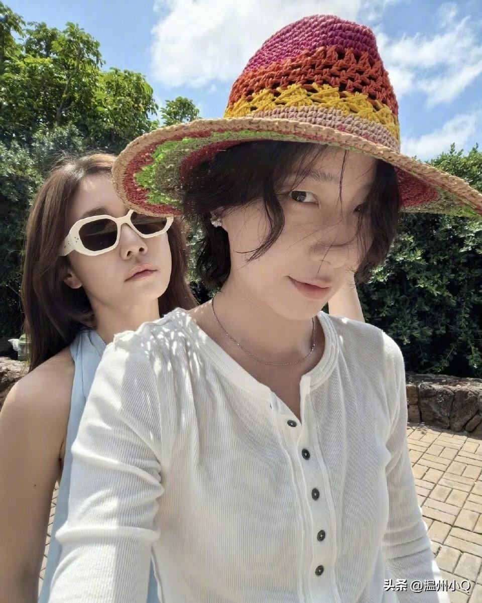 李斯丹妮的女人缘挺好，浪姐1结束后和大碗宽面组姐妹经常聚会，和同样参加浪姐1的刘