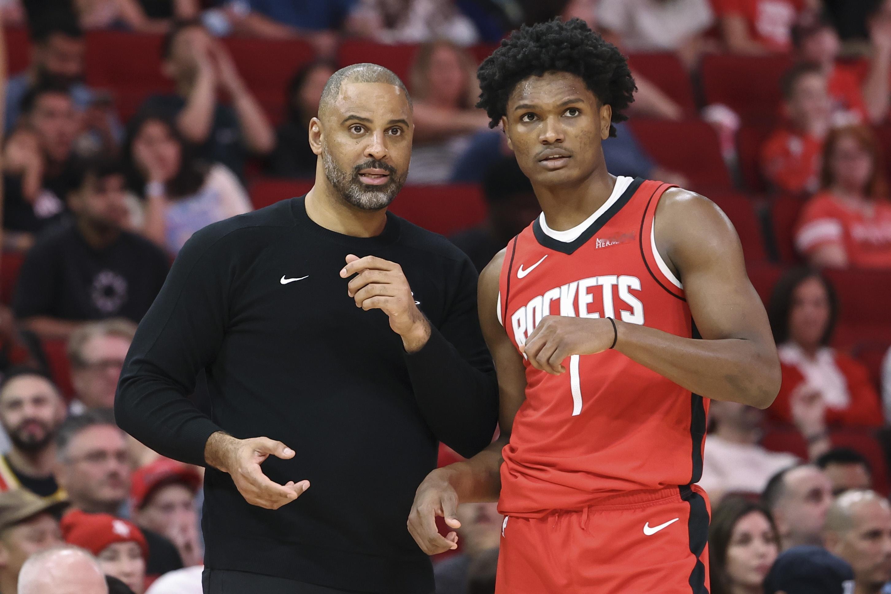 火箭12月的多项防守数据急剧下降12月：防守效率117.8，联盟第23场均失分1