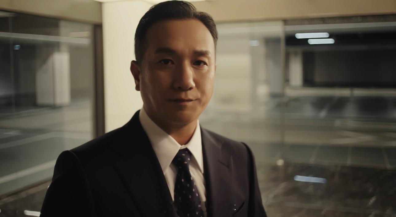 霸总黄觉享界样独处 当霸总随性撞上科技豪华！黄觉微博电影之夜红毯前在车内自娱自乐