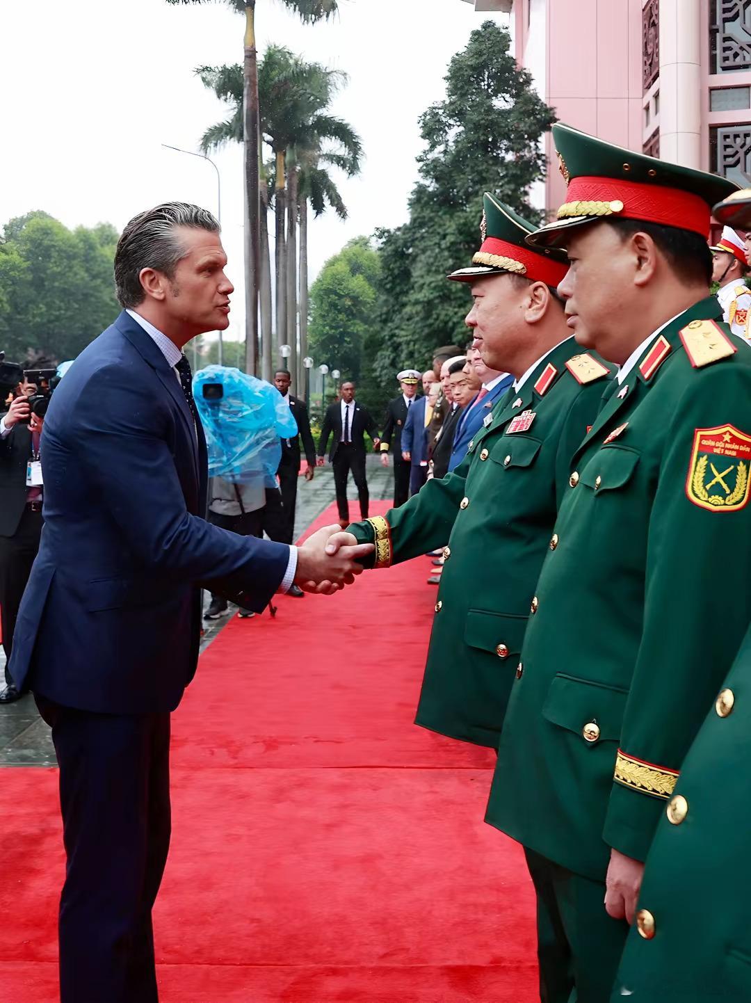 美防长访问亚洲四国赫格塞思访问越南美国国防部长皮特·赫格塞思访问越南他在访问期间