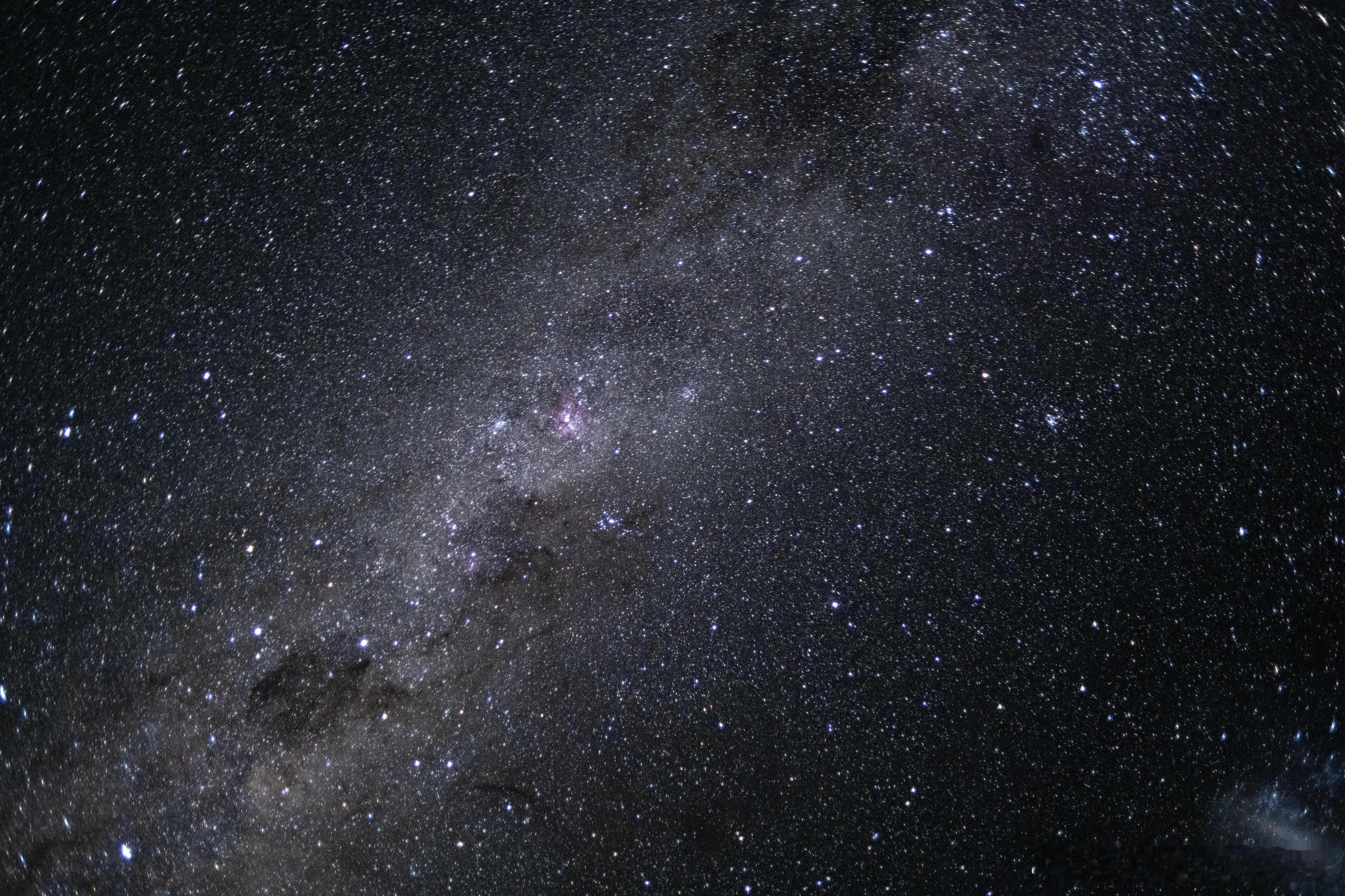 阿尔忒弥斯2号上的宇航员拍摄的银河Sky full of stars 