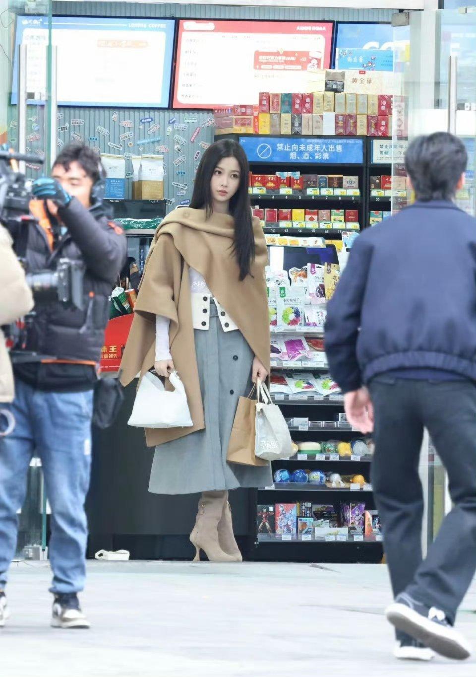 第一次看到这张生图虞书欣惊为天人 盘靓条顺的协调美…. ​ ​​​