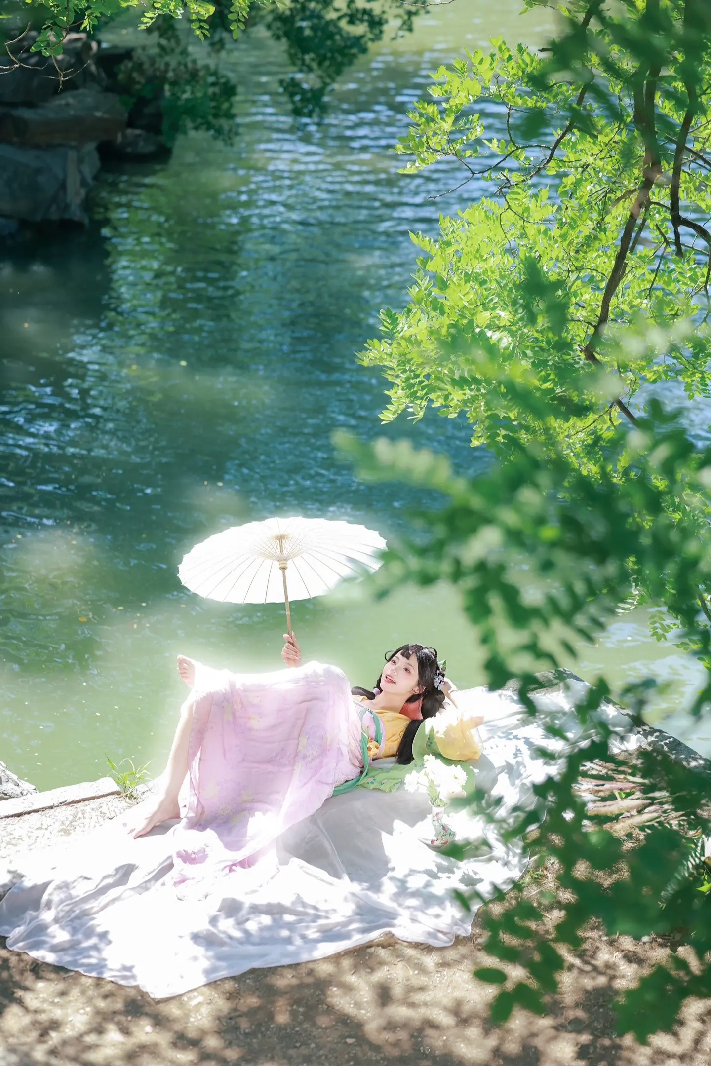 绿树浓荫夏日长。夏天躺在水边真的好舒服呀～