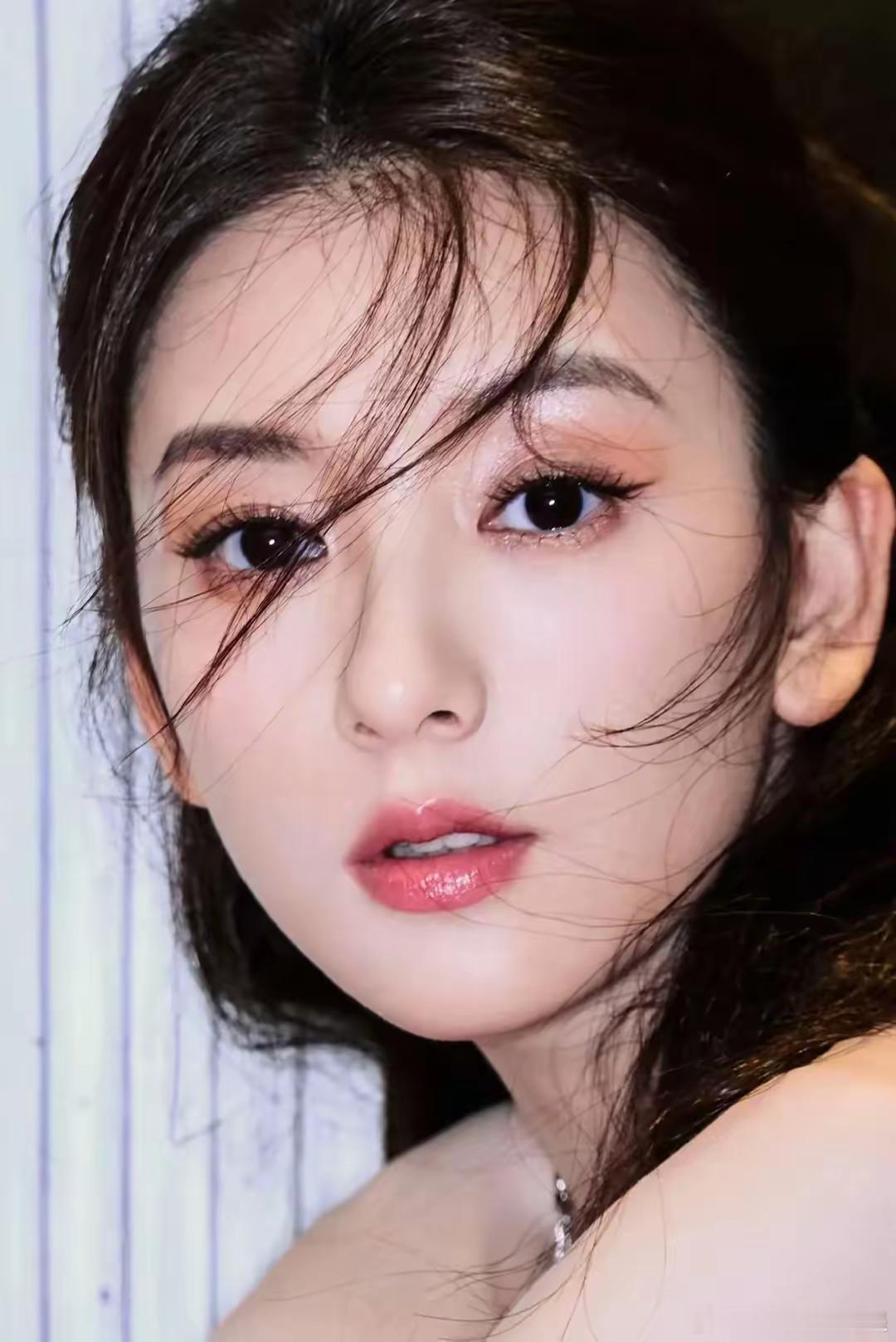 我敢断定方嫒注定就是郭富城这一生得到的最优秀妻子。她聪明懂事，年轻漂亮。为了不让